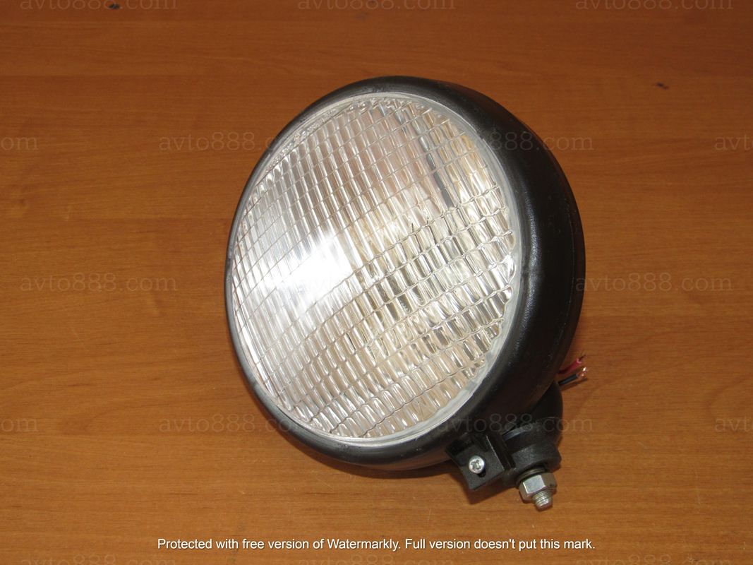 ТРАКТОР фара зад. з пласт. корп.